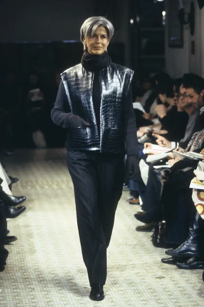 Look 16